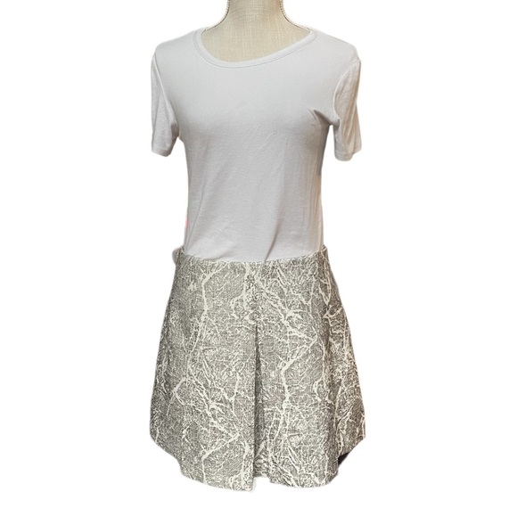 Banana Republic Pleated Mini Skirt in Winter‎ Print Size: 8 - Picture 1 of 12